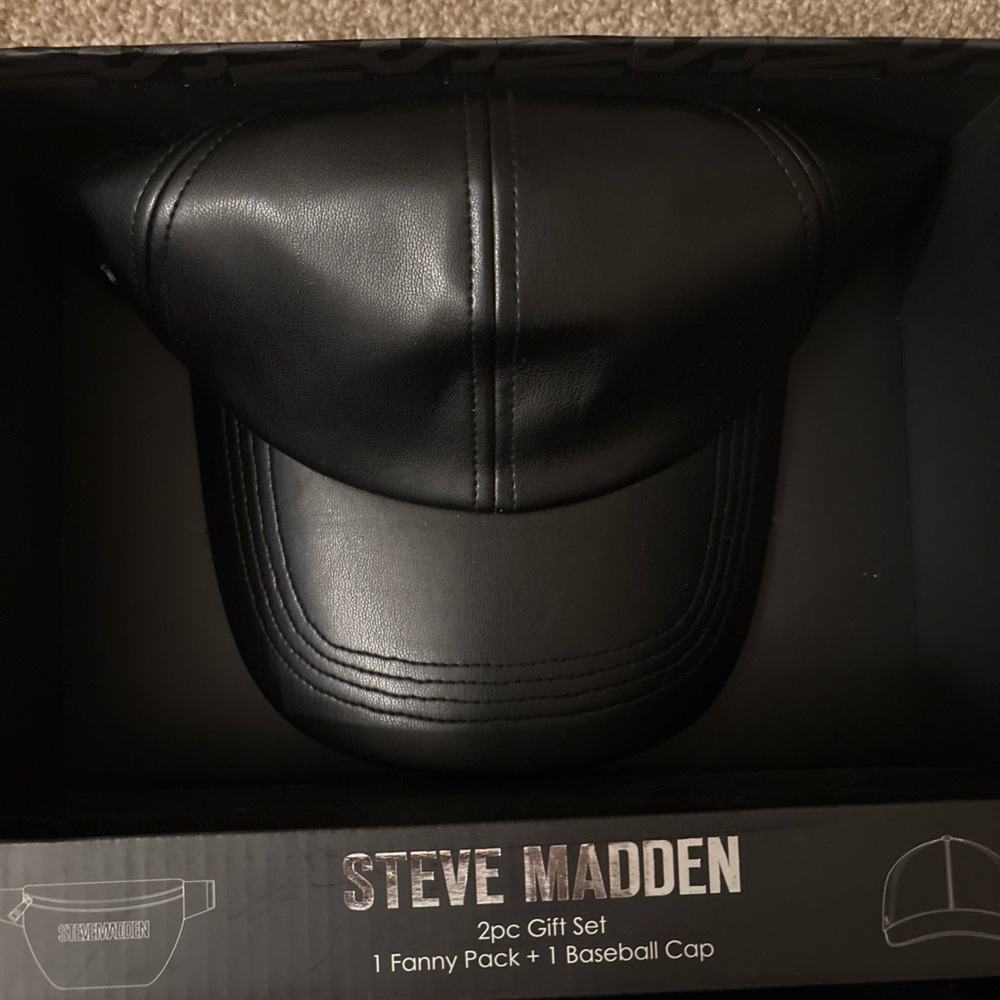NWT Steve Madden 2-Piece Gift Set - Fanny Pack & Baseball Cap (Black) - Picture 3 of 11